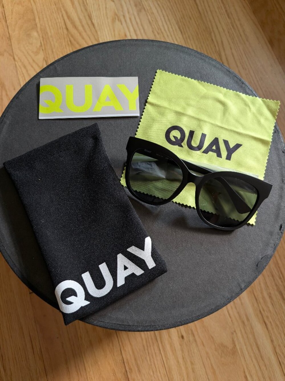 NEW QUAY Australia It's My Way Cateye Oversized Sunglasses Black Frame Smoke